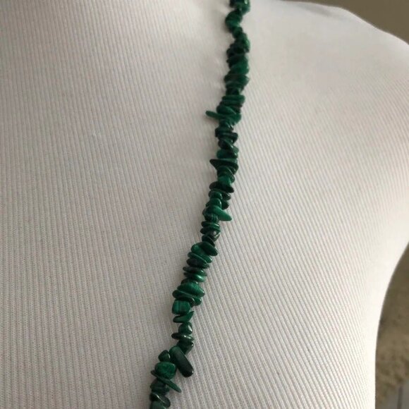 Long Deep Green Chip Stone Necklace - Picture 3 of 5